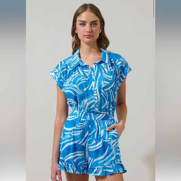 SugarLips Canton Tropics Daniela Ruffle High Waisted Shorts & Ramy Top Set - Picture 6 of 11